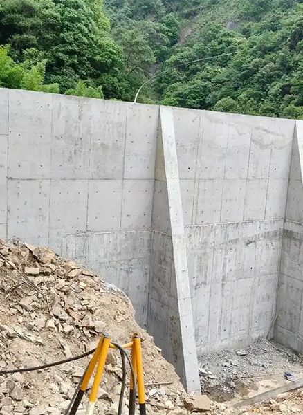 三门峡重力式挡土墙